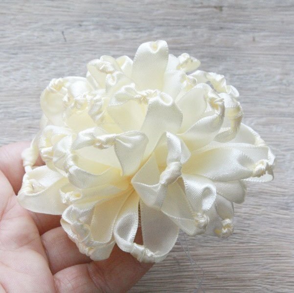 How to make a ribbon fabric flower with the Knotted Chrysanthemum Tutorial