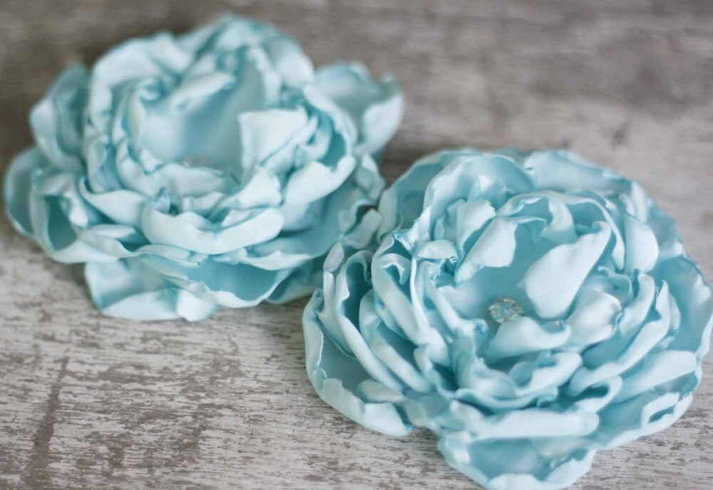 how_to_make_fabric_flowers_for_baby_headbands_and_clips_fluffy_cabbage_rose_tutorial__74381.1375197947.1000.1200 Easy to follow and understand fabric flower tutorial | Fluffy Cabbage Rose