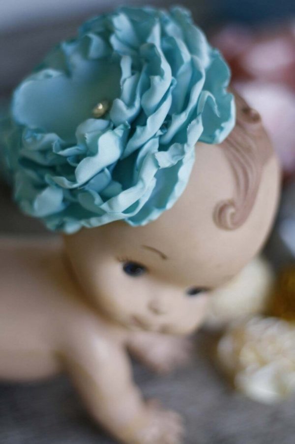 Create baby clips with this fabric flower tutorial